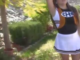 Michelle upea ruskeaverikkö cheerleaderin vauva vilkkuu tiainen ja perse ja pillua