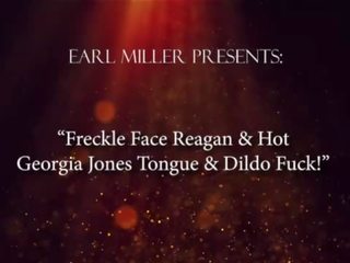 Freckle muka reagan & outstanding georgia jones lidah & dildo/ alat mainan seks fuck&excl;